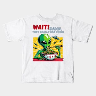 Alien likes human food Kids T-Shirt